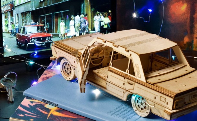 Drewniany Model 3D do złożenia marki Little Story - FSO Fiat 125p